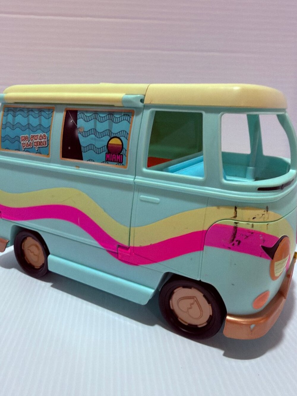 MGA LOL Surprise Grill & Groove Camper 5-in-1 Transforming Vehicle Playset 2022